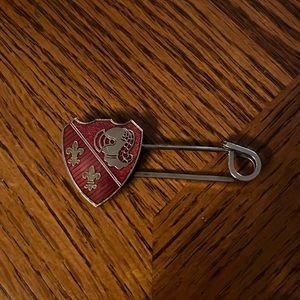 Pin Knight and Fleur-De-Lis Brooch Metal and Red Medieval Fantasy Style